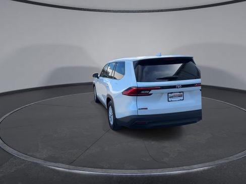 Used 2024 Toyota Grand Highlander XLE FWD image 13