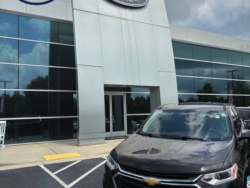 Used 2019 Chevrolet Traverse LS FWD image 1