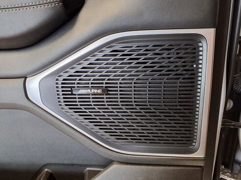 Used 2024 Jeep Wagoneer 2WD image 23