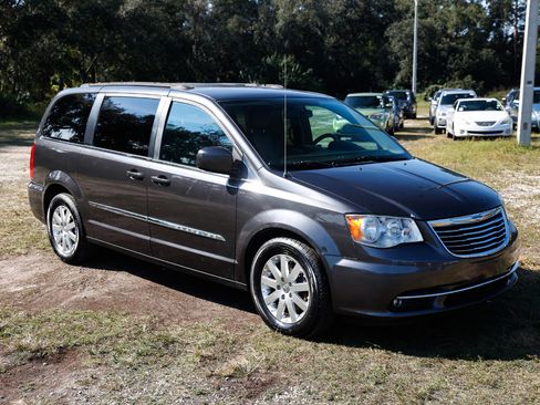 Used 2016 Chrysler Town & Country Touring image 15