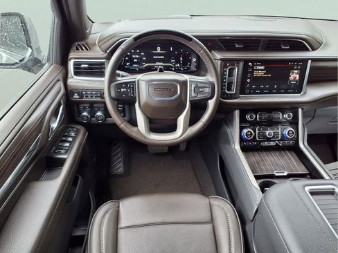 Used 2024 GMC Yukon XL Denali w/ Denali Reserve Package AWD/4WD image 13