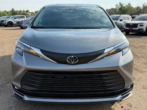 Used 2026 Toyota Sienna XLE FWD image 8