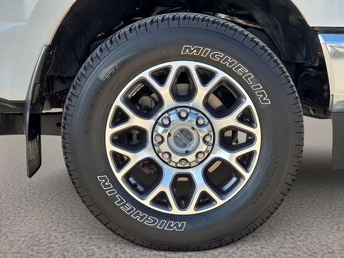 Used 2022 Ford F250 Lariat w/ Lariat Ultimate Package AWD/4WD image 7