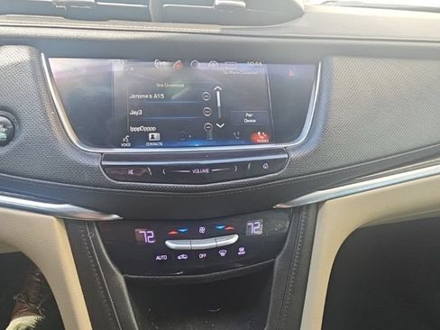 Used 2018 Cadillac XT5 FWD image 2