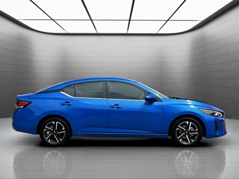 Used 2025 Nissan Sentra SV FWD image 7