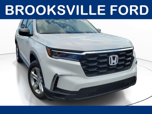 Used 2024 Honda Pilot LX image 1
