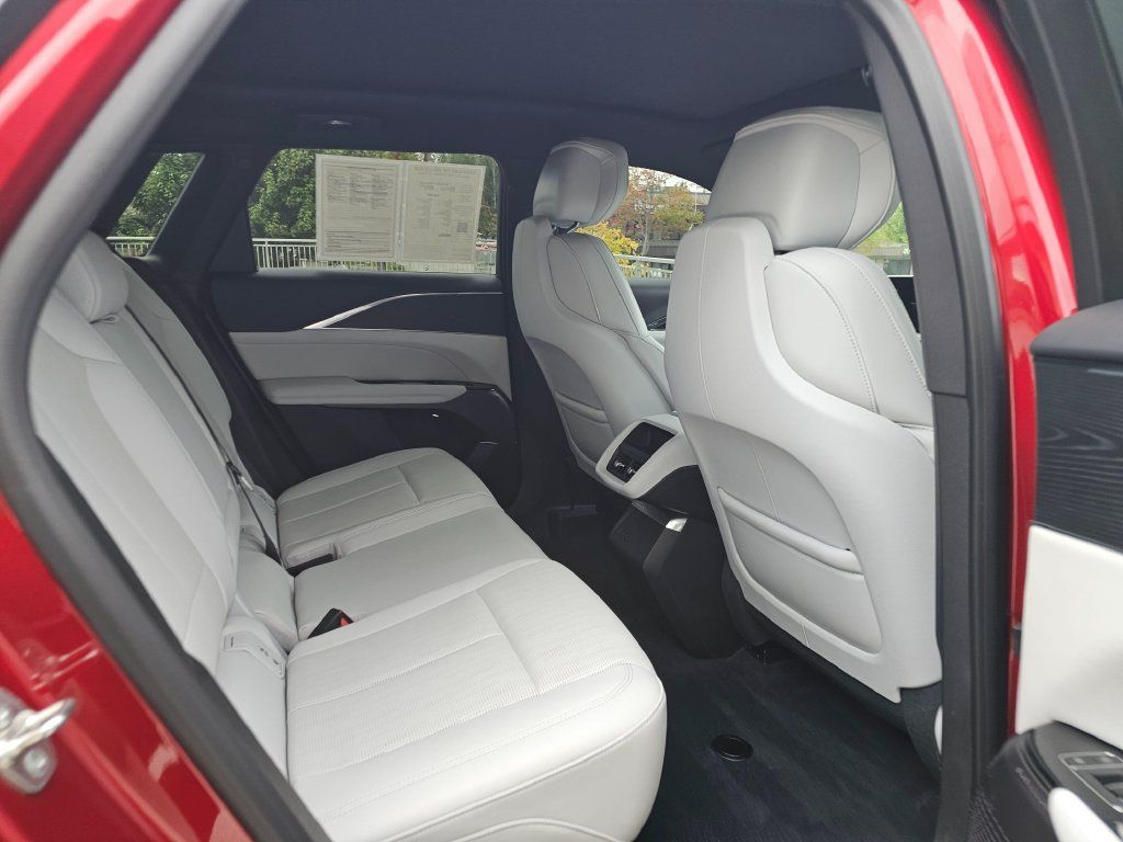 Certified 2024 Cadillac Lyriq Luxury AWD/4WD image 14