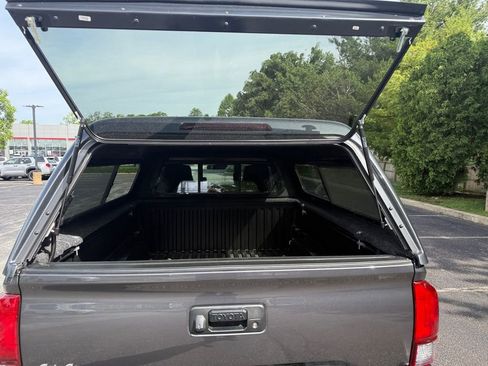 Used 2022 Toyota Tacoma SR5 w/ SR5 Appearance Package (SM) AWD/4WD image 16