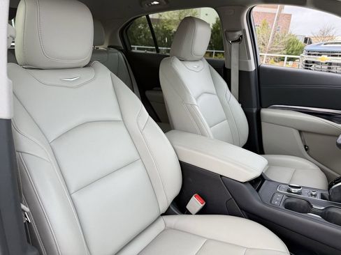 Used 2022 Cadillac XT4 Luxury w/ Cold Weather Package image 23