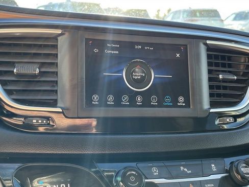 Used 2019 Chrysler Pacifica Touring image 48