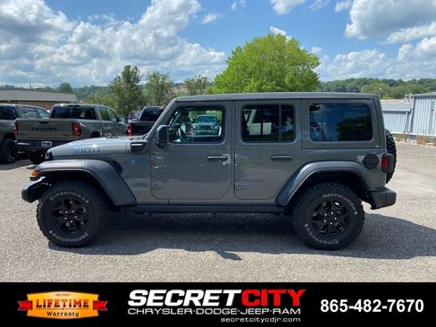 Used 2023 Jeep Wrangler Unlimited w/ Sun & Screen Package AWD/4WD image 8