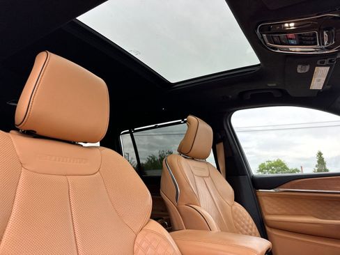 Used 2023 Jeep Grand Cherokee L Summit AWD/4WD image 17