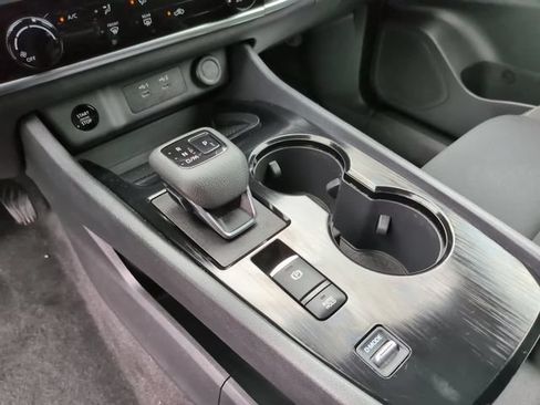 Used 2024 Nissan Rogue S FWD image 19