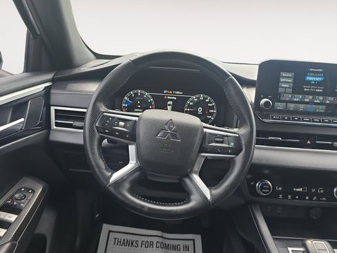 Used 2023 Mitsubishi Outlander SE Black Edition FWD image 13