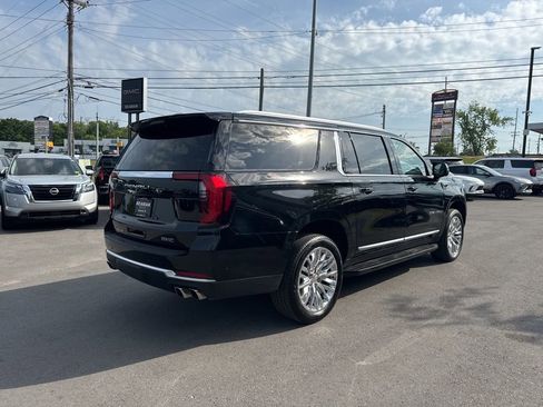 Used 2025 GMC Yukon XL Denali AWD/4WD image 7