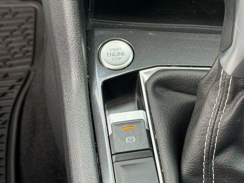 Used 2023 Volkswagen Tiguan SE w/ Panoramic Sunroof Package image 30