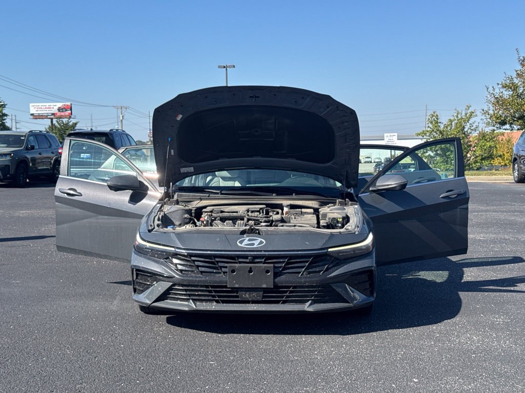 Used 2024 Hyundai Elantra Limited FWD image 18