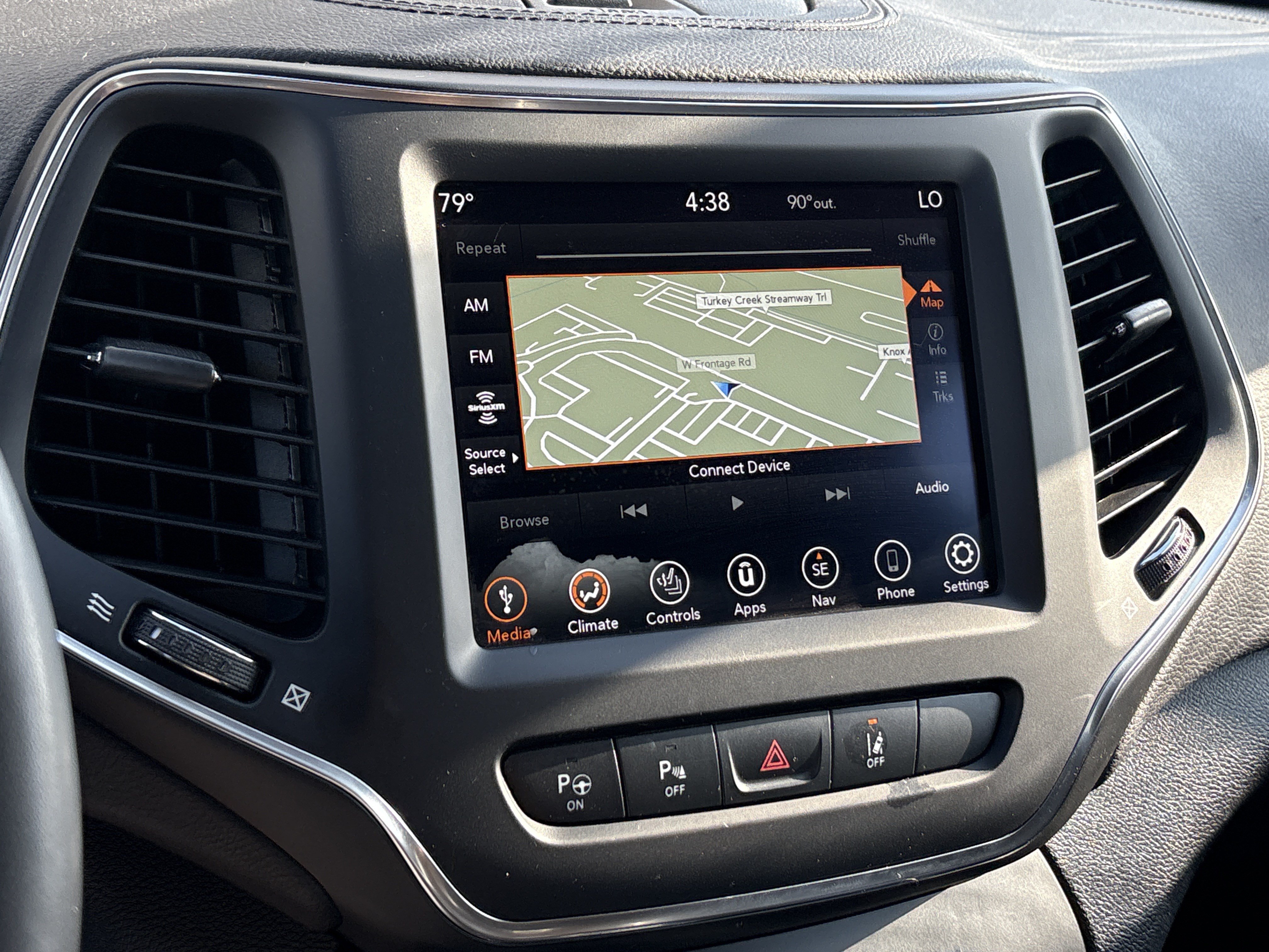Used 2023 Jeep Cherokee Altitude Lux AWD/4WD image 3