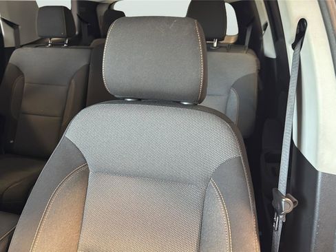 Used 2021 Chevrolet Traverse LS image 21