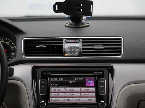 Used 2012 Volkswagen Passat 2.5 SE image 40