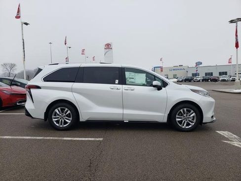 New 2026 Toyota Sienna Limited image 4