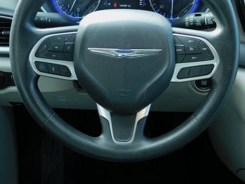 Certified 2020 Chrysler Voyager Lxi FWD image 7
