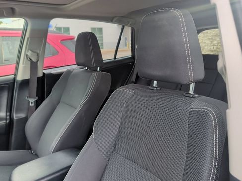 Used 2018 Toyota RAV4 XLE AWD/4WD image 6