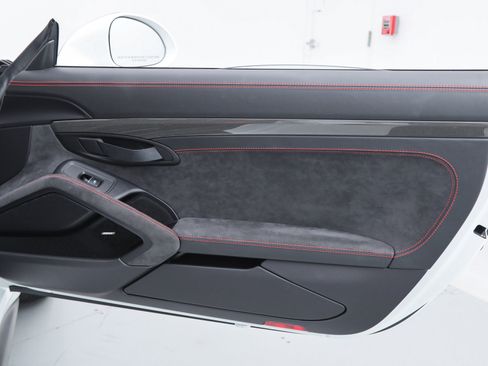 Used 2018 Porsche 911 GT2 RS image 26