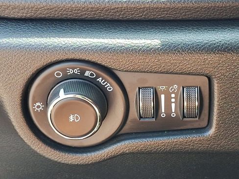 Certified 2023 Chrysler Pacifica Touring-L w/ Uconnect Theater Family Group AWD/4WD image 26