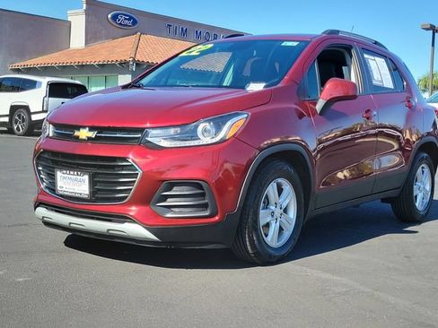 Used 2022 Chevrolet Trax LT w/ LT Convenience Package FWD image 5