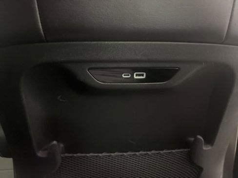 Used 2024 Chrysler Pacifica Touring-L image 27