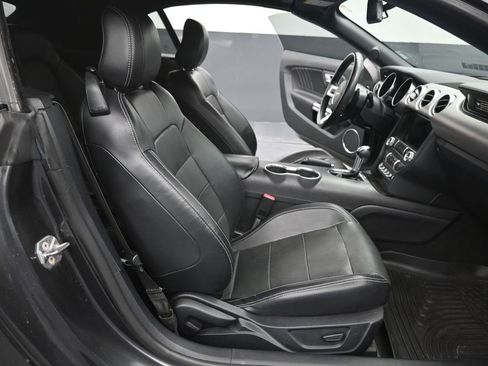 Used 2020 Ford Mustang Premium image 2