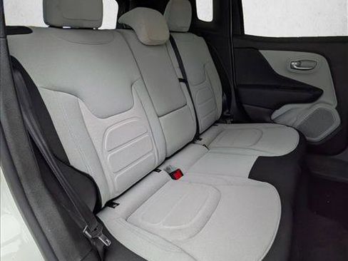 Used 2022 Jeep Renegade Latitude w/ Convenience Group AWD/4WD image 18