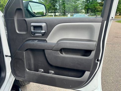 Used 2019 Chevrolet Silverado 1500 Custom w/ Custom Convenience Package AWD/4WD image 10