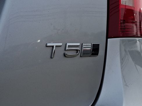 Used 2018 Volvo S60 T5 Inscription image 32