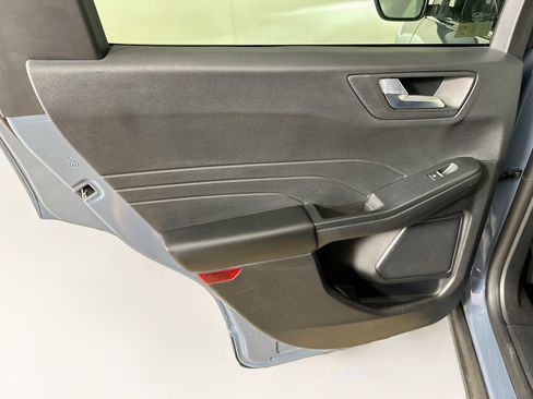 Used 2025 Ford Escape Platinum AWD/4WD image 27