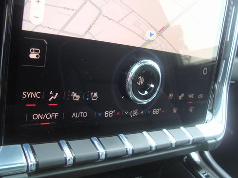 Certified 2025 GMC Yukon XL Elevation w/ Elevation Premium Package AWD/4WD image 16