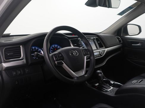 Used 2017 Toyota Highlander XLE image 17