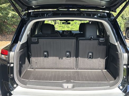 Used 2025 Nissan Pathfinder SL w/ SL Premium Package FWD image 19