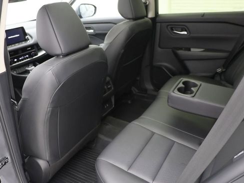 Used 2024 Nissan Rogue SV w/ SV Premium Package AWD/4WD image 11
