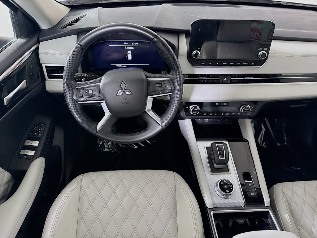 Used 2023 Mitsubishi Outlander SEL AWD/4WD image 3
