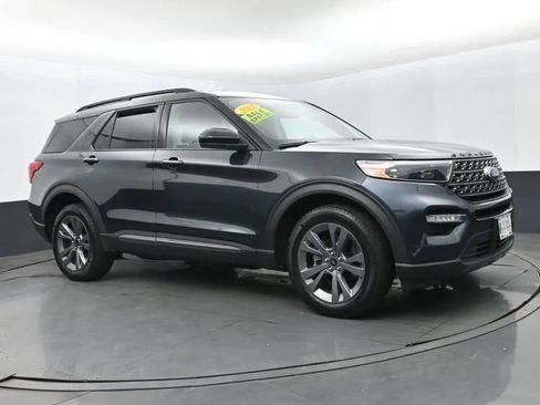 Used 2022 Ford Explorer XLT w/ Equipment Group 202A AWD/4WD image 2
