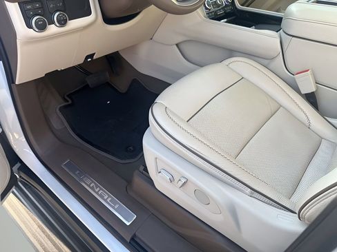 Used 2023 GMC Yukon Denali image 27