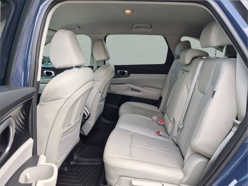 Certified 2025 Kia Sorento S FWD image 18