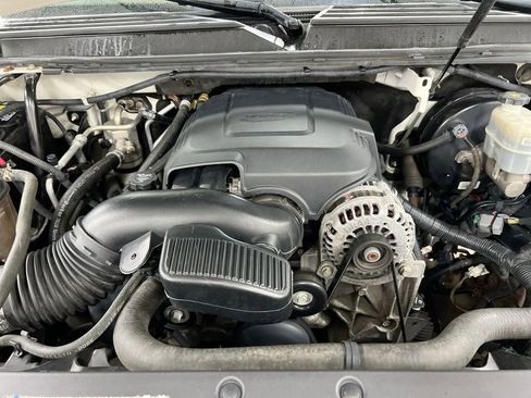 Used 2011 Chevrolet Suburban LTZ AWD/4WD image 26