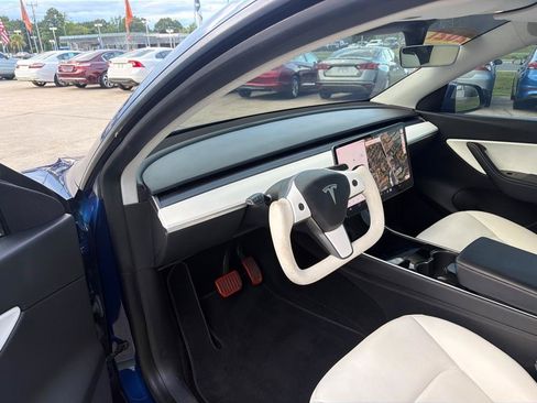 Used 2021 Tesla Model Y Long Range AWD/4WD image 14