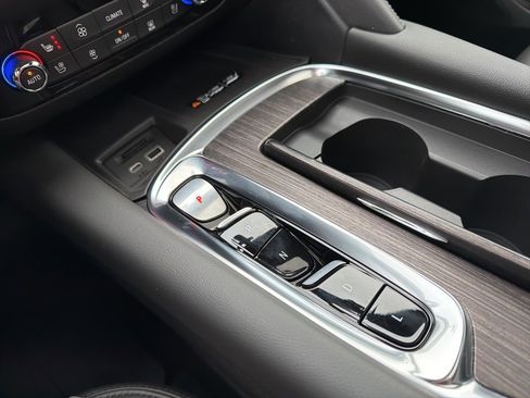 Used 2024 Buick Enclave Avenir w/ Avenir Technology Package image 16