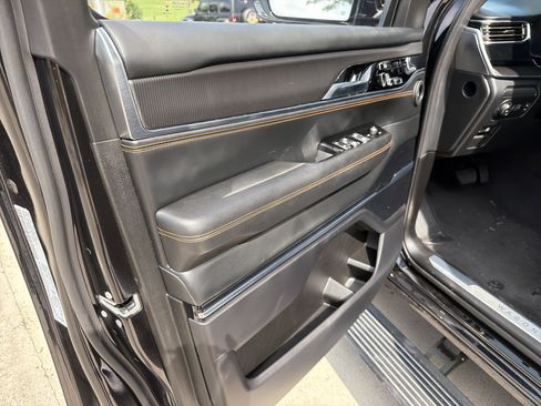 Used 2024 Jeep Grand Wagoneer Series III w/ Rear Seat Video Group 1 AWD/4WD image 11