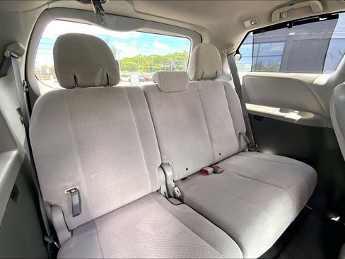 Used 2014 Toyota Sienna LE FWD image 25