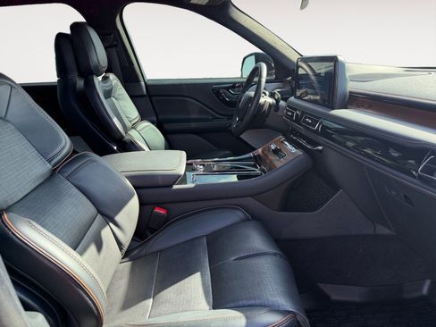 Used 2025 Lincoln Aviator Black Label image 15